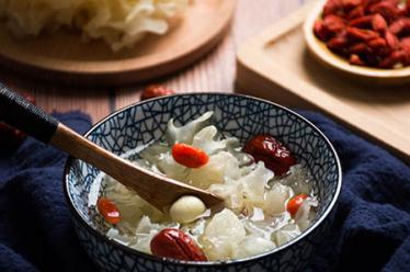 宝宝嘴唇发白的原因 宝宝嘴唇发白的原因