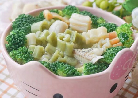 海鲜鱼汤意面的做法 钙铁锌全补
