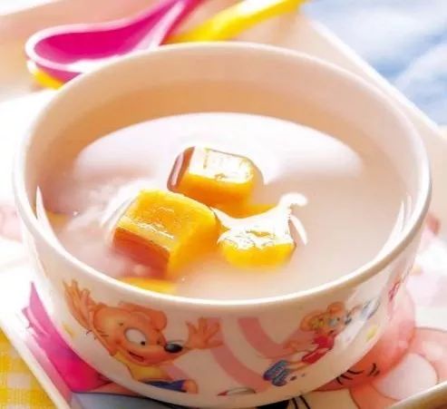 宝宝冬季喝什么暖胃 红薯米粥的做法