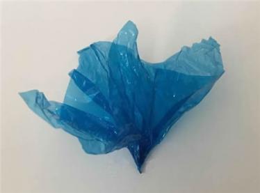 儿童节玻璃糖果纸花朵手工制作3 儿童节玻璃糖果纸花朵手工制作3