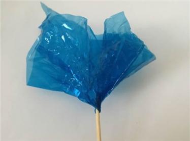 儿童节玻璃糖果纸花朵手工制作4 儿童节玻璃糖果纸花朵手工制作4