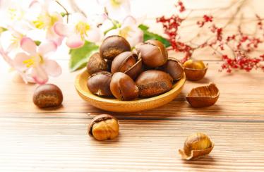 糖炒板栗和千张能一起吃吗 糖炒板栗和千张能一起吃吗