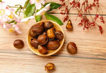 糖炒板栗和千张能一起吃吗 糖炒板栗和千张能一起吃吗