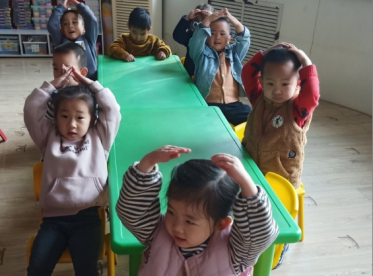 小班体育黑猫警长教案1 小班体育黑猫警长教案1