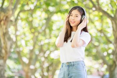 长时间戴耳机耳朵痒是怎么回事 长时间戴耳机耳朵痒是怎么回事
