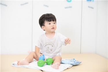 学饮杯和吸管杯的区别 学饮杯和吸管杯的区别