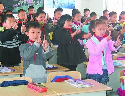 杭州小学颠覆传统眼保健操