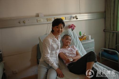 杨谰用周杰伦签名博灾区女孩一笑