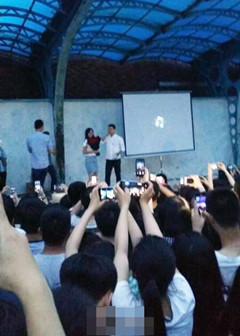 吉林一大四学生向女老师求婚