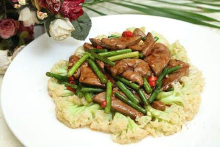  产后排毒餐：菜花炒猪肝