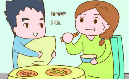 吃饭时宝宝哭闹了，老公会抱着孩子让你先吃饭吗？