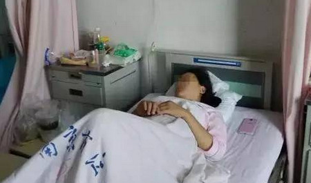 孕妇顺产生娃老公进产房陪同，结果孩子出生后，老公却被抬了出来......