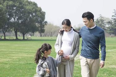 婴儿旁边能放花吗？