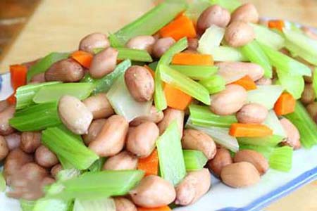 孕期开胃食谱之花生拌芹菜