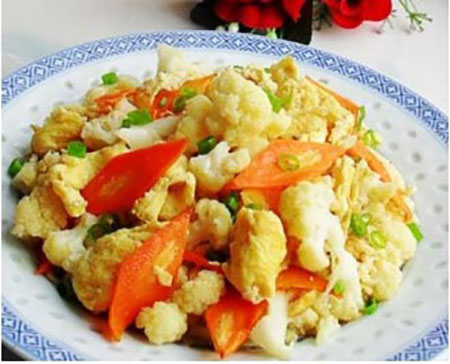 产后排毒餐：菜花炒鸡蛋
