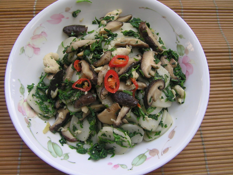 荠菜炒年糕