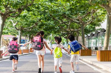 宝宝秋季流鼻涕能上幼儿园吗1