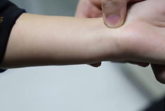 小儿推拿穴位作用之总筋的作用