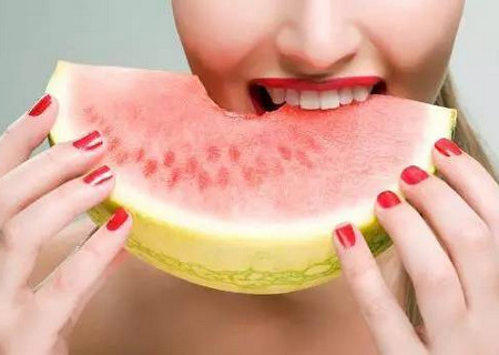 瓜香四溢, 清新一夏! 孕妇夏天可以吃西瓜吗?