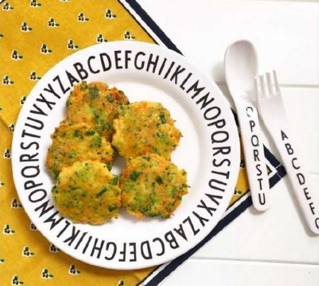 西兰花胡萝卜鲜虾饼，看材料就知道饼的营养满分，味道一级棒！