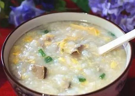 给宝宝补铁补血的最佳辅食：牛肉香菇粥