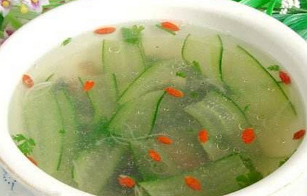 黄瓜鸡肉汤的做法，这样做辅食既营养又方便