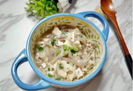 宝宝食谱：鸡肝蘑菇豆腐羹，补铁的汤羹