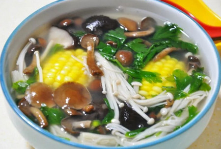 寒冷的冬季，给宝宝来碗热乎乎的汤吧