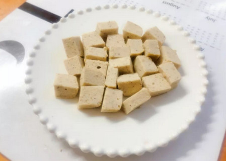 香菇鸡肉小方糕的做法，香味扑鼻的肉糕