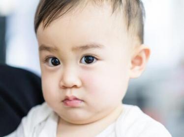 小儿近视眼推拿手法1