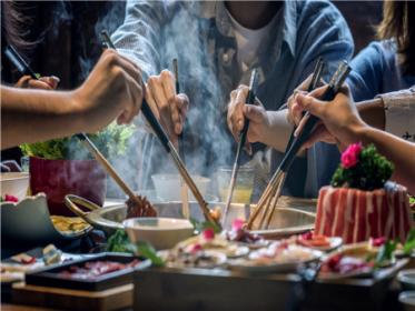 产后多久可以吃火锅烧烤类的 过早食用小心这些不良后果