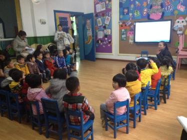 小班科学我的左手教右手教案3