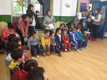 幼儿园会飞的小伞教案2