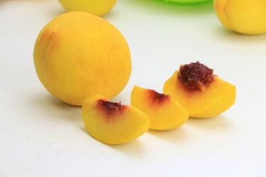 黄桃可以和橘子一起吃吗