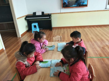 幼儿园环保多彩多样的服装教案3