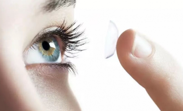 哺乳期妈妈可以戴隐形眼镜吗