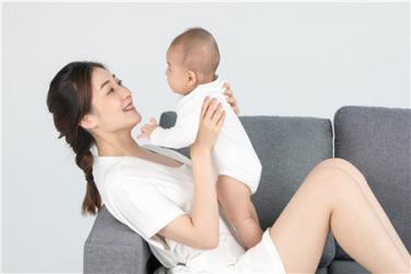 小孩咳嗽可以用艾叶生姜泡脚吗
