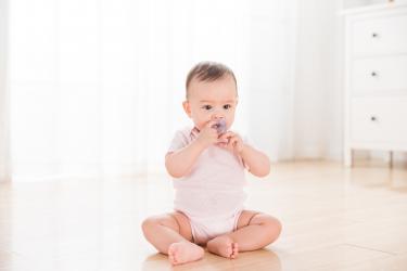 孩子走路踮脚尖挂什么科