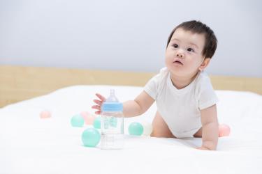 宝宝不会用鸭嘴杯怎么办